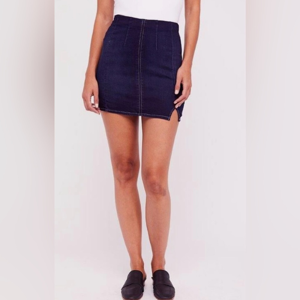 FREE PEOPLE Femme Fatale Blue Denim Pull On Stretch Waist Mini Skirt Size Small